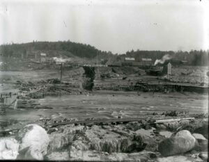 Construction of the East Millinocket Paper Mill